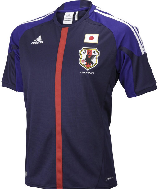サッカー観戦の服装はコレで決まり 日本代表を応援しよう